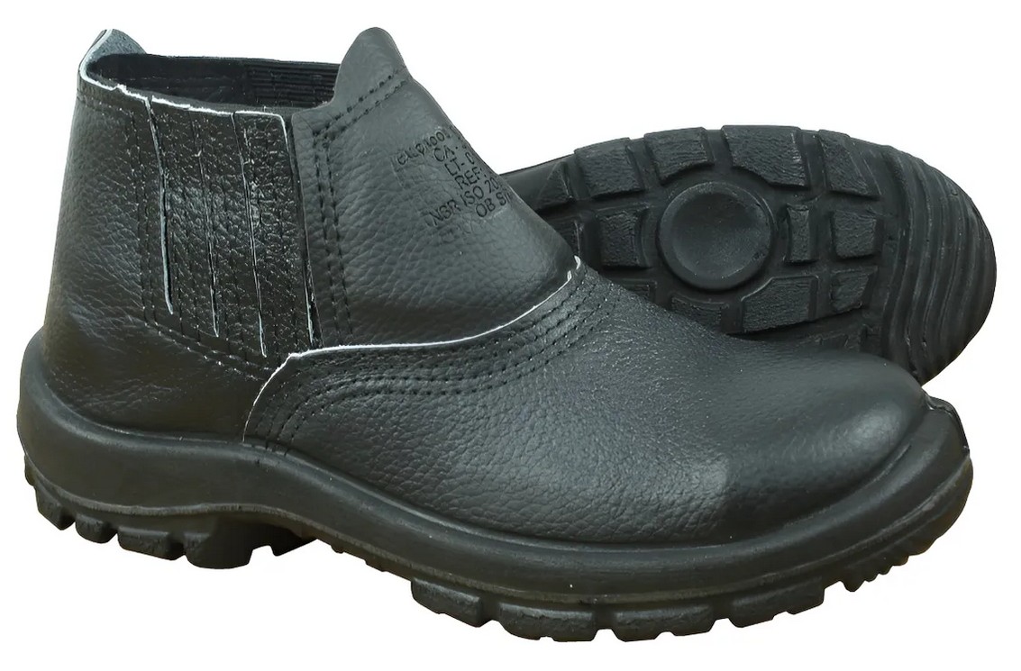 Botina Bico PVC